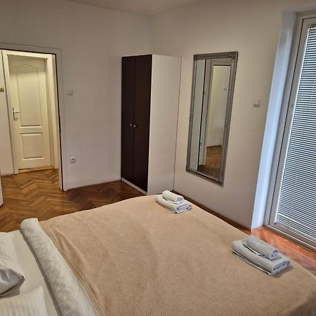 Apartmani Jasmin Нови-Сад Экстерьер фото