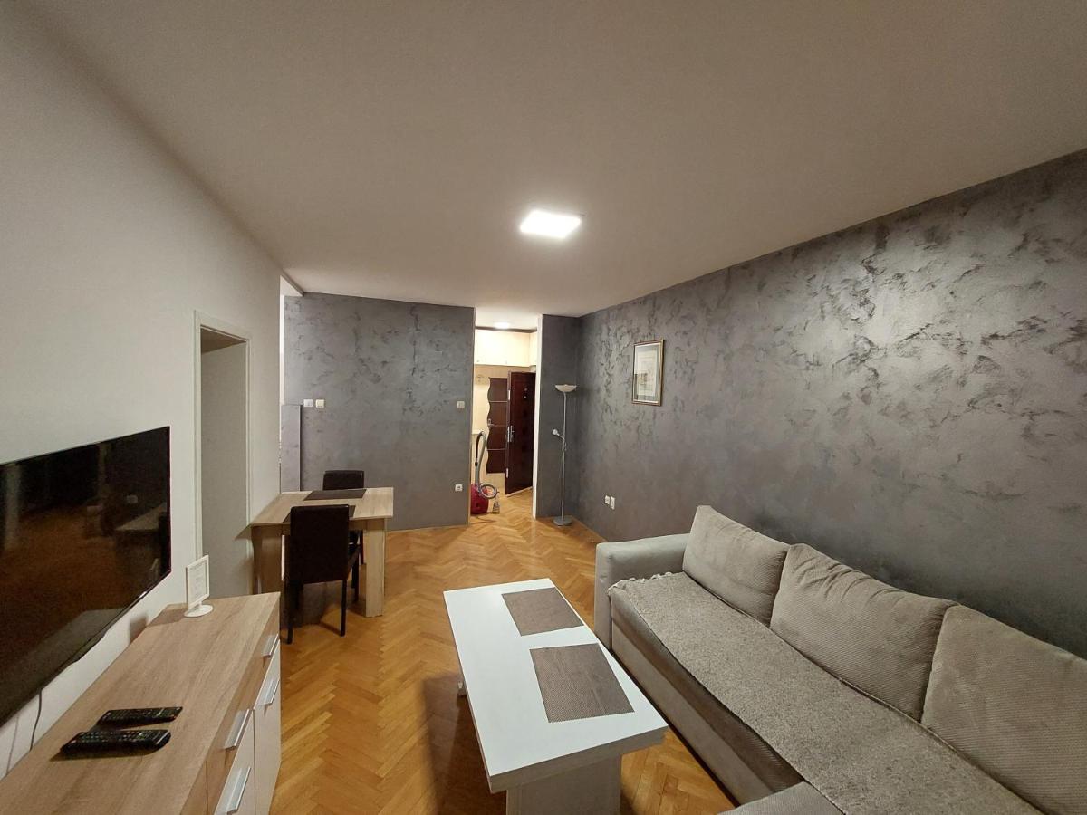 Apartmani Jasmin Нови-Сад Экстерьер фото