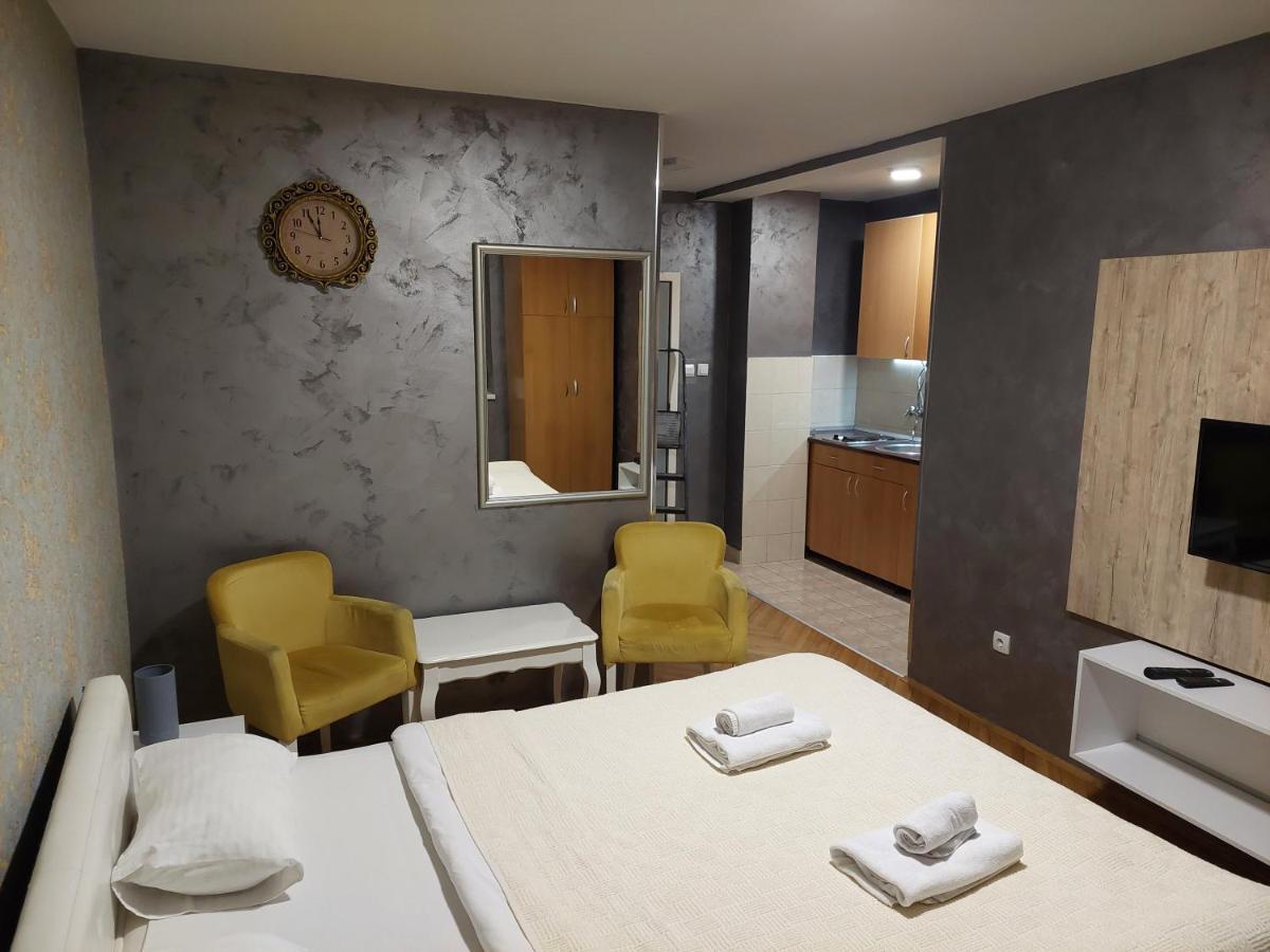 Apartmani Jasmin Нови-Сад Экстерьер фото