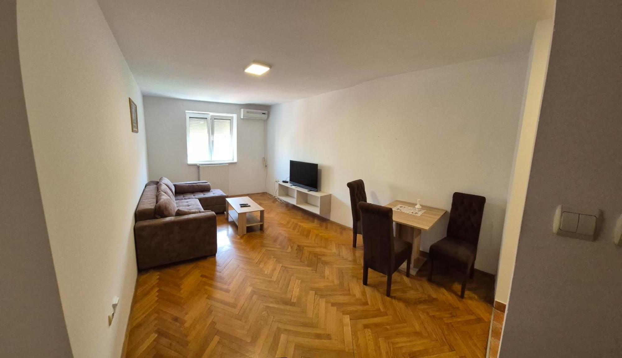 Apartmani Jasmin Нови-Сад Экстерьер фото