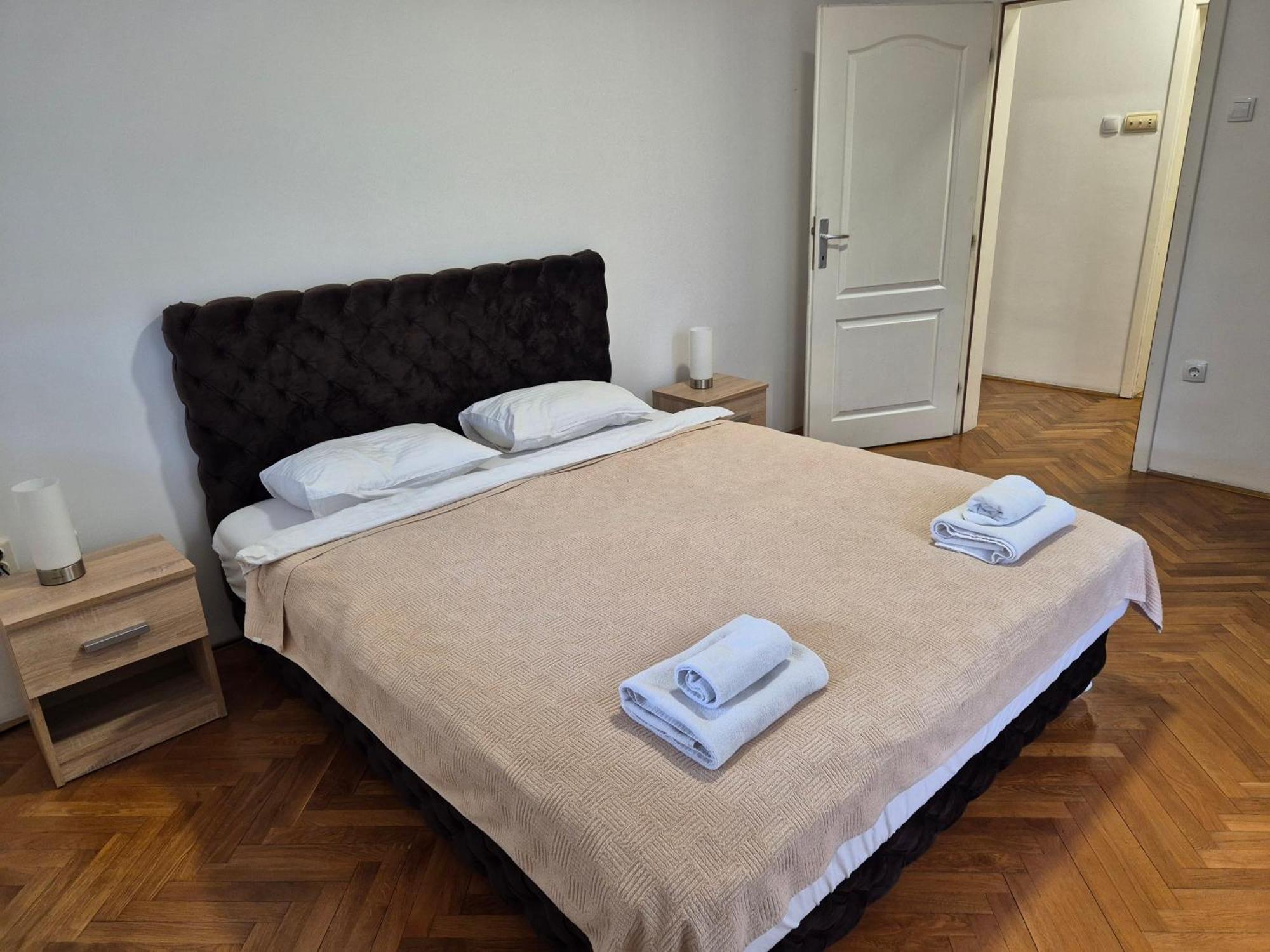 Apartmani Jasmin Нови-Сад Экстерьер фото