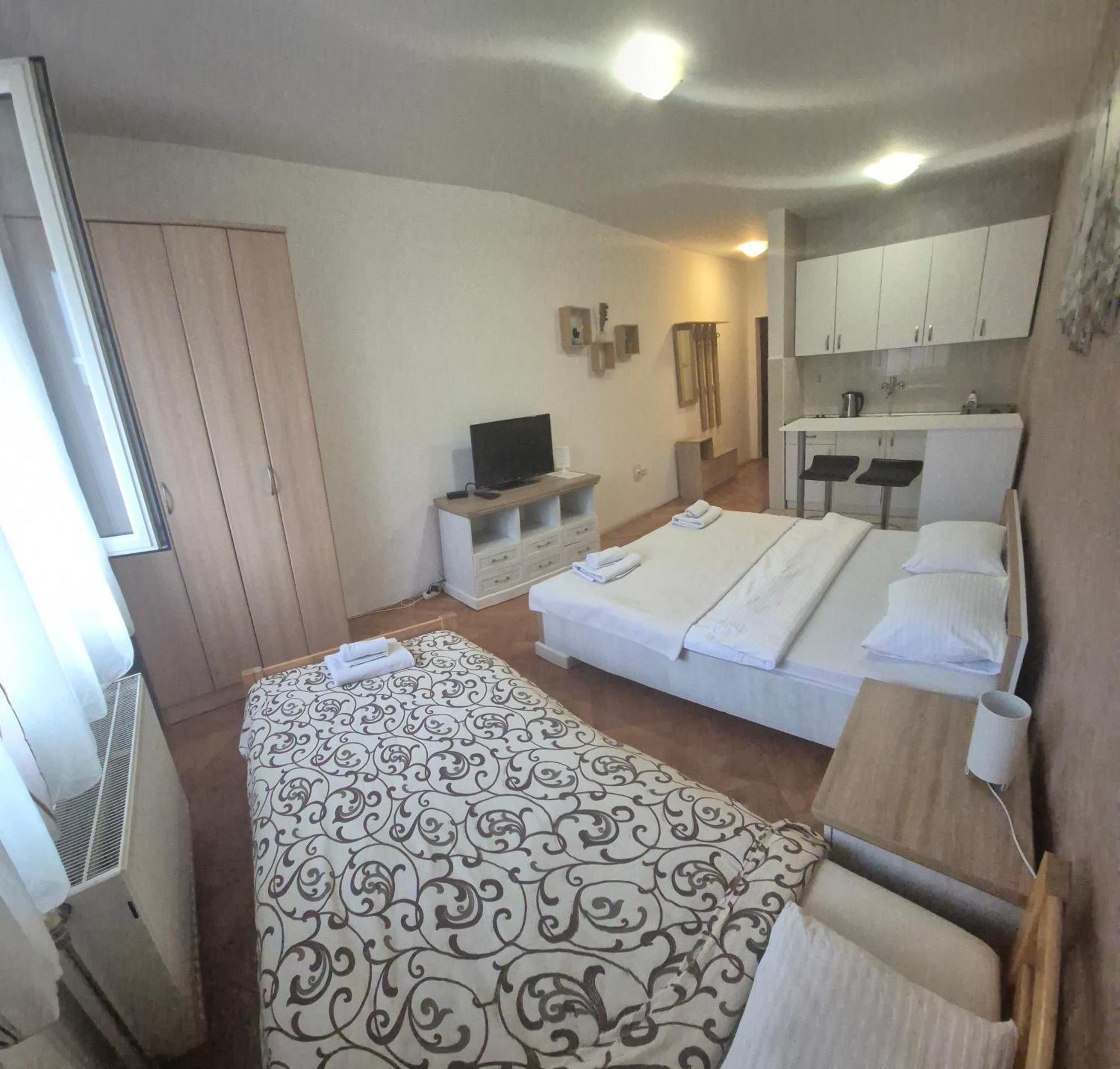 Apartmani Jasmin Нови-Сад Экстерьер фото